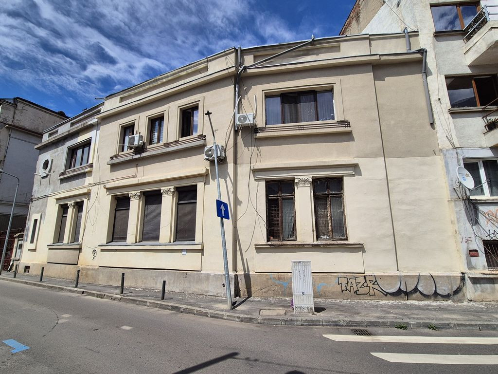 Apartament cu 4 camere 97,40 mp - zona Unirii