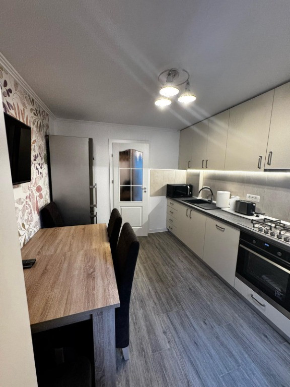 Apartament 3 camere zona MIcalaca 300