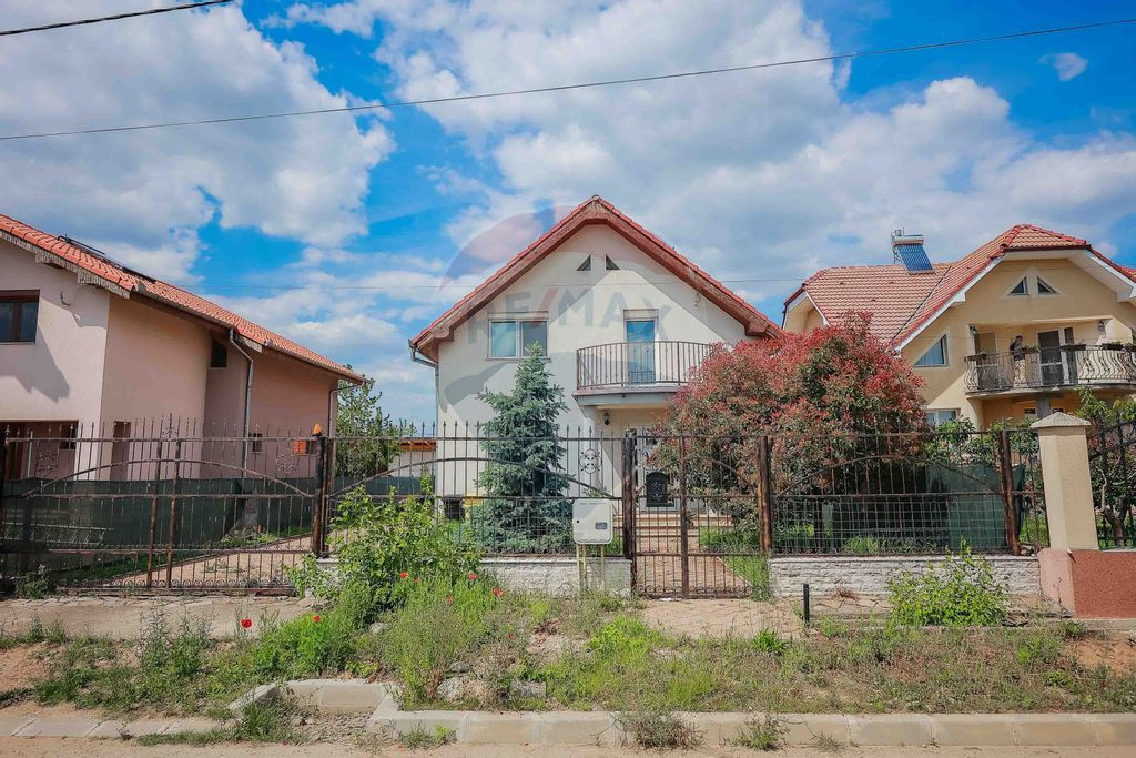 Casă / Vilă cu 4 camere de închiriat, în Nojorid