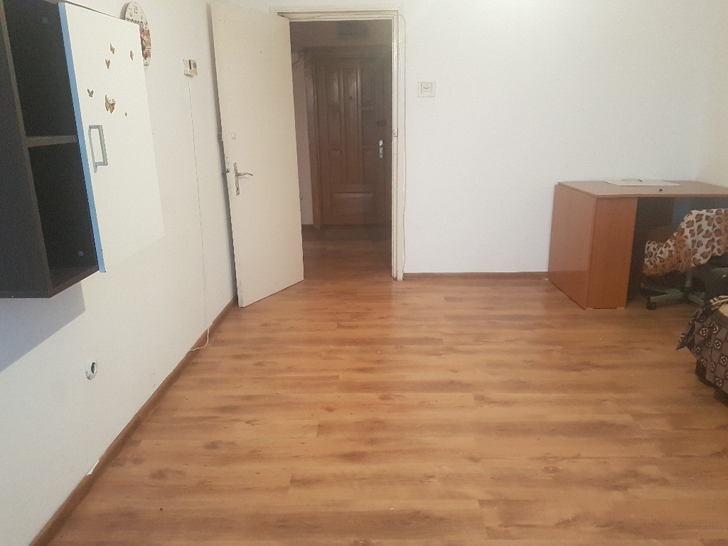 Aparatment doua camere, deco, etaj sase, CT, PVC gol Cornisa