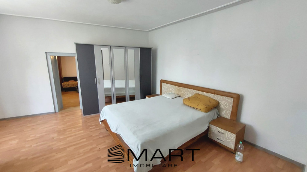 Casa cu 8 camere + 800mp teren Cisnadie zona Centrala