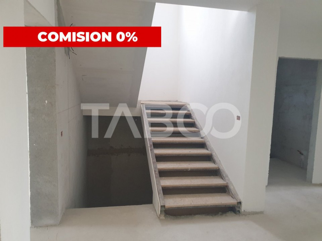 Casa S+P+1E+M 14 camere 11 bai 600 mpu terasa curte gradina