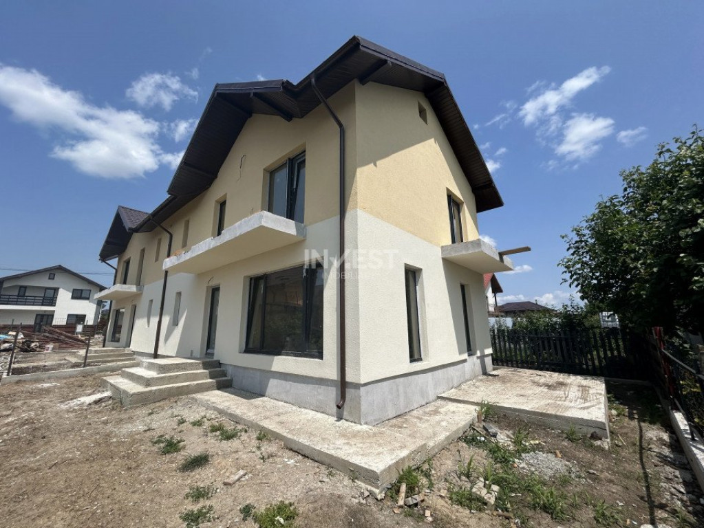 Casa de vanzare cu 4 camere, situata intre case, zona Popas