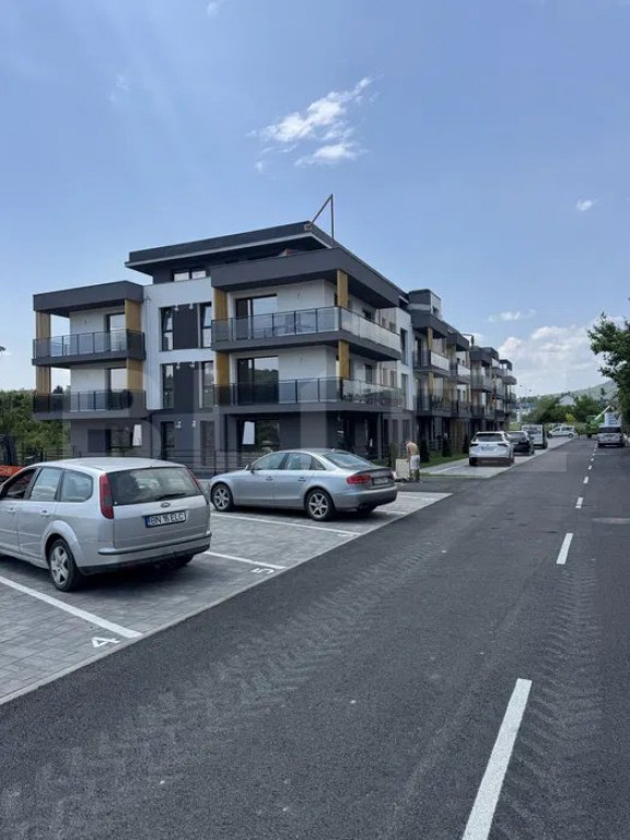 Apartament de 3 camere, 60mp utili plus terasa, Calea Moldov