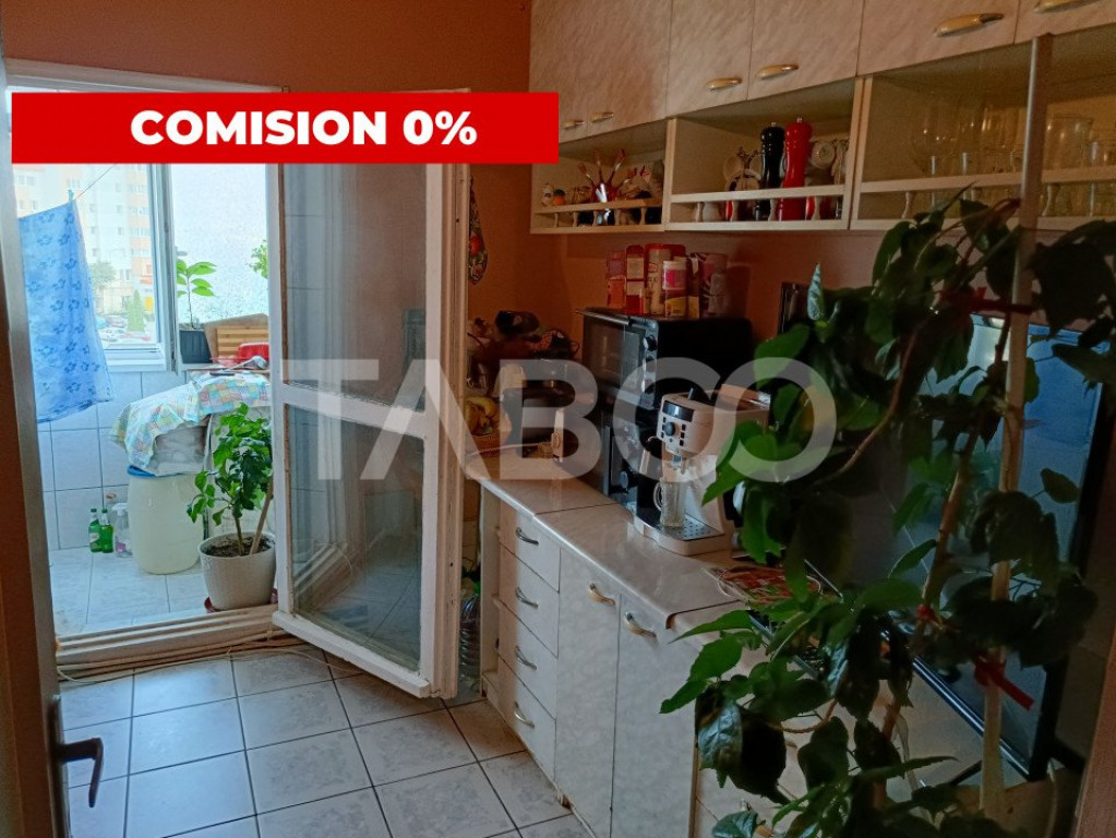 Apartament decomandat 3 camere 2 bai 68 mpu balcon Cetate Al