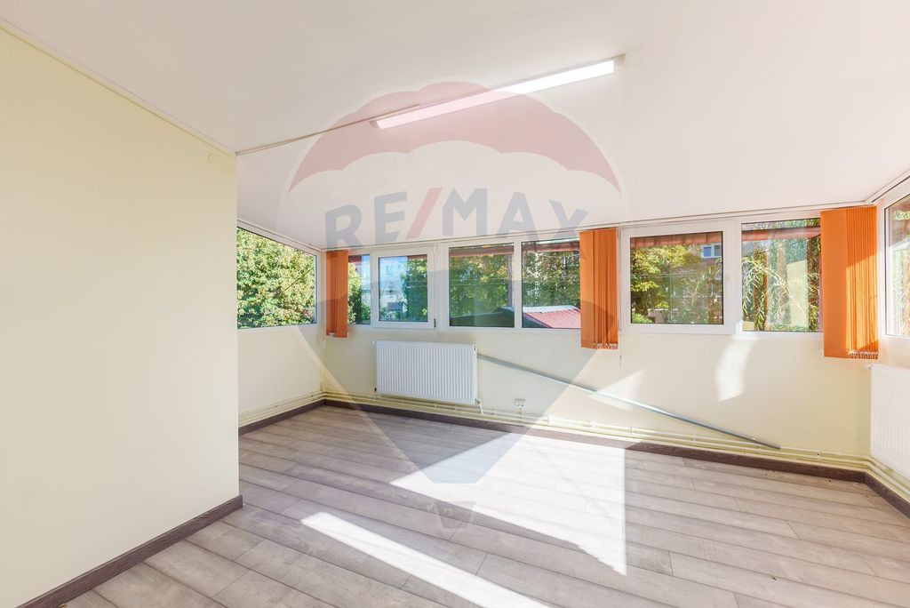 Apartament cu 5 camere de închiriat , pretabil pentru mu...