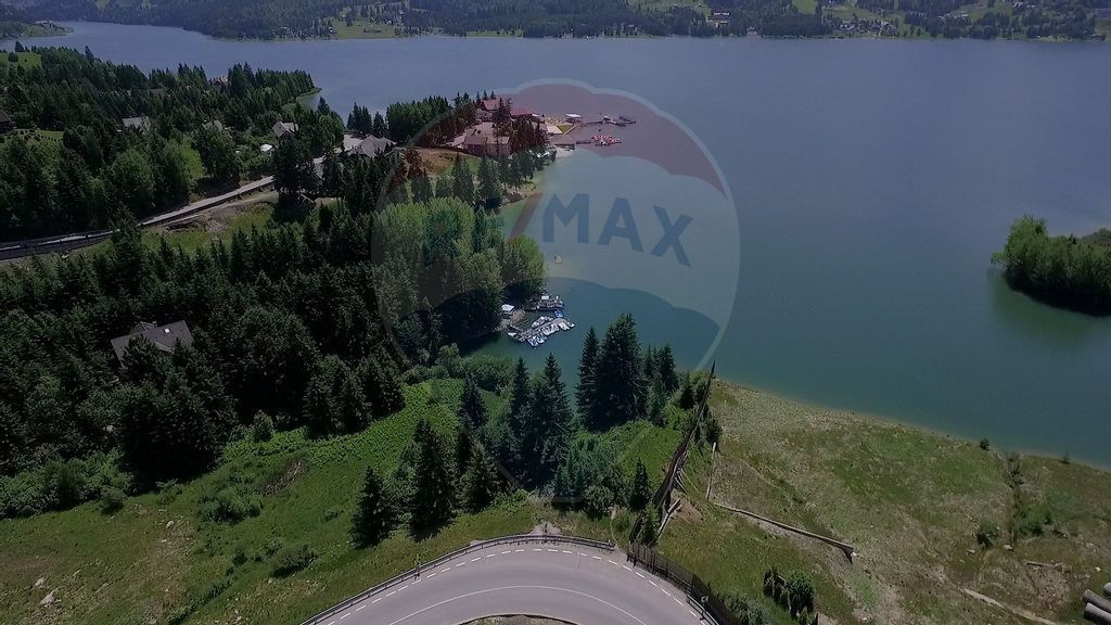 De vânzare teren cu deschidere la lac Colibița