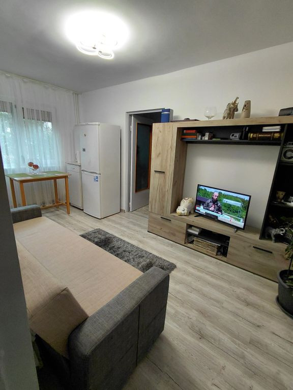 Apartament 2 cam, Micro 40,et 1,liber,la strada principala