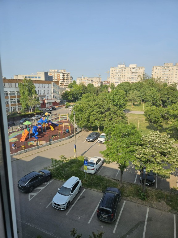 3 camere ,Casa de Cultura , Colegiul de Arte