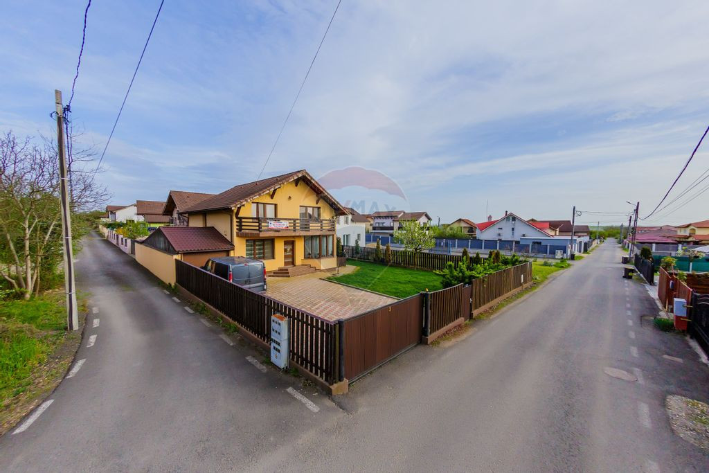 Casă de vânzare pe Dura la intrare în TAUTII M. Finali...