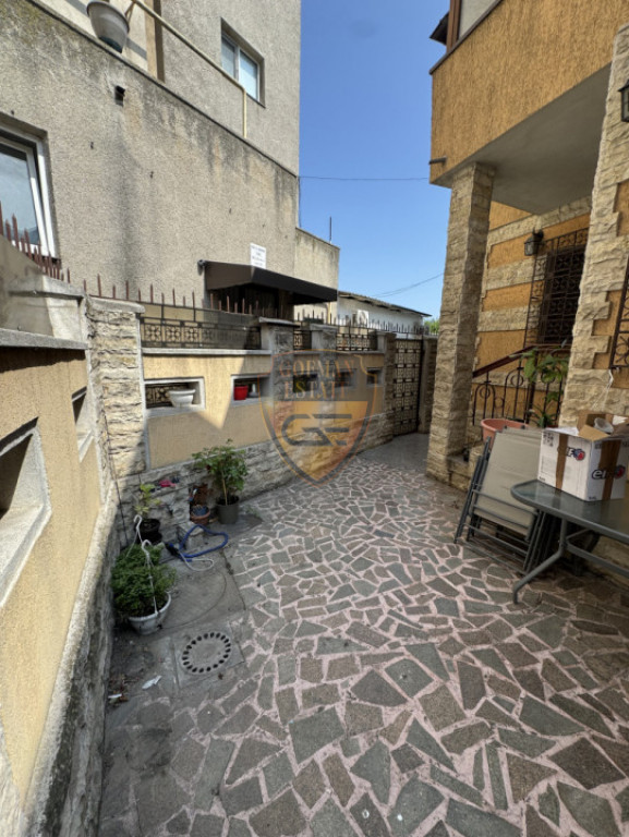 4 Cam, 100 mp, Casa De Cultura, Parter, Parcare, Curte Priva