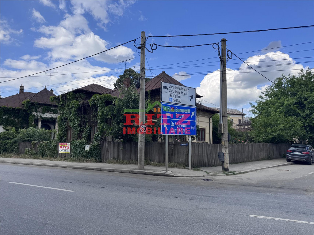 Casa/Vila garaj S= 185 mp, teren 416 mp, pretabila clini