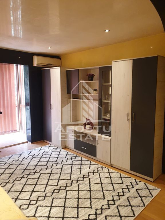 Apartament 2 camere, etaj intermediar, zona Lipovei