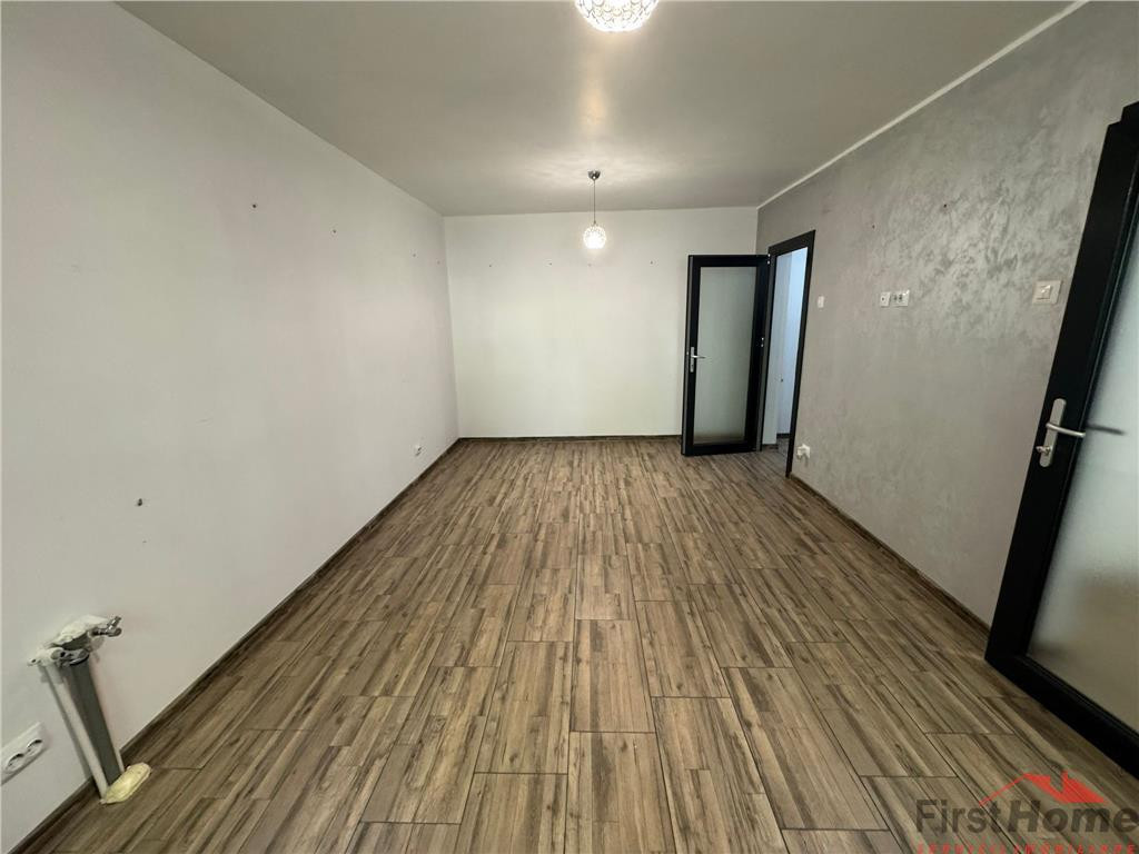 Sp comercial renovat, 2 intrari, centrala, stradal, zona Sud