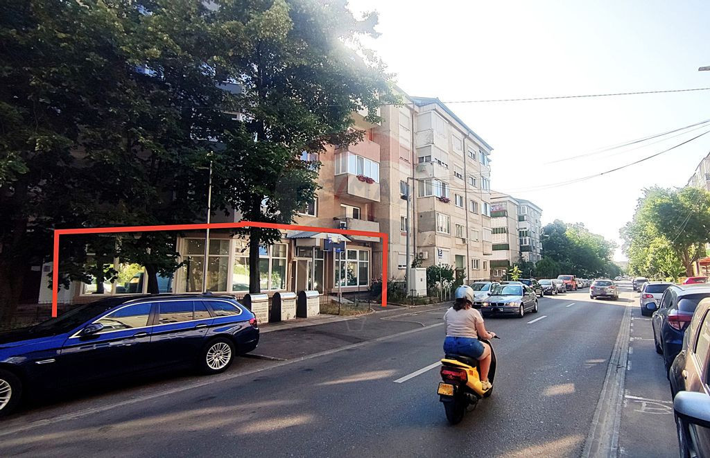 Spațiu comercial Nufărul, SU 95 mp, vitrină pe tot fro...