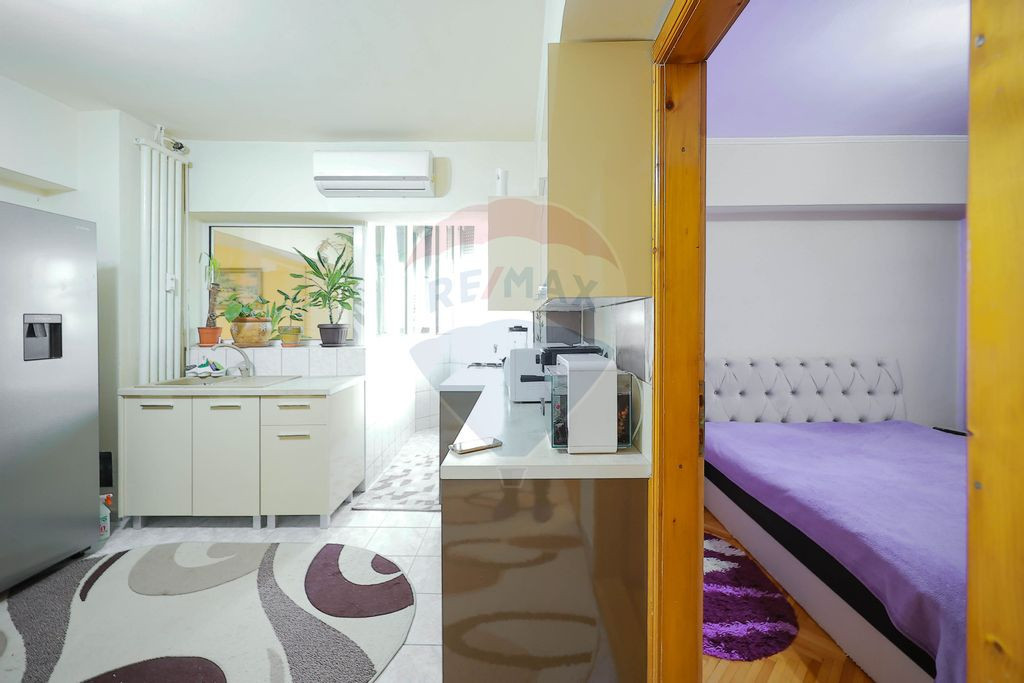 Apartament cu 3 camere, 2 băi de vânzare, Bd. Dacia, et...