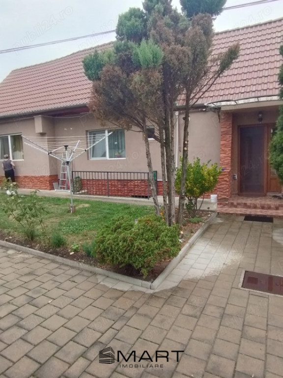 Casa cu doua apartamente si curte zona Turnisor