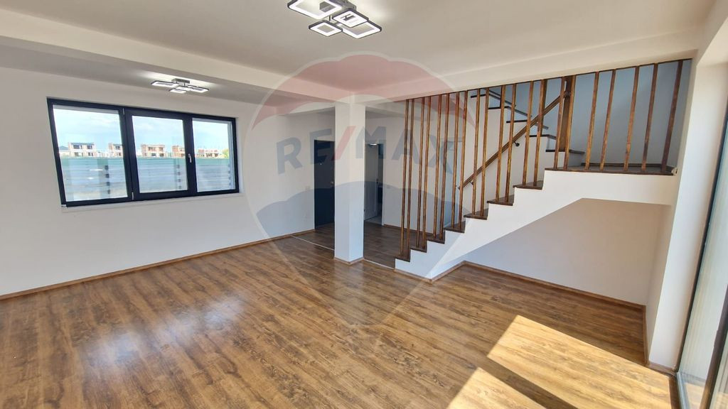 Tunari - Vilă individuala cu 4 camere de închiriat