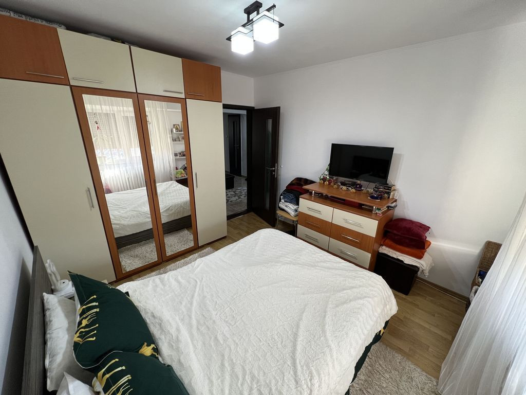 Apartament 3 camere zona Trocadero