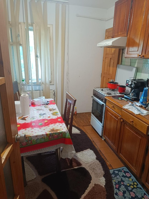 Apartament 3 camere C.R.Vivu , parter