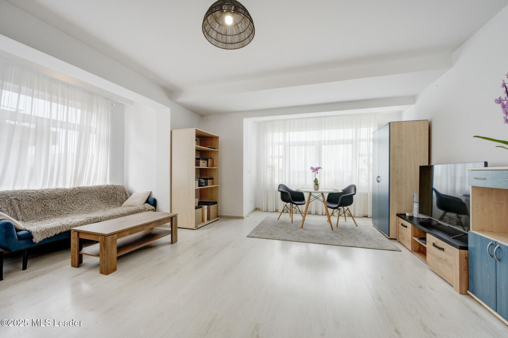 Apartament spatios de 2 camere - Sisesti