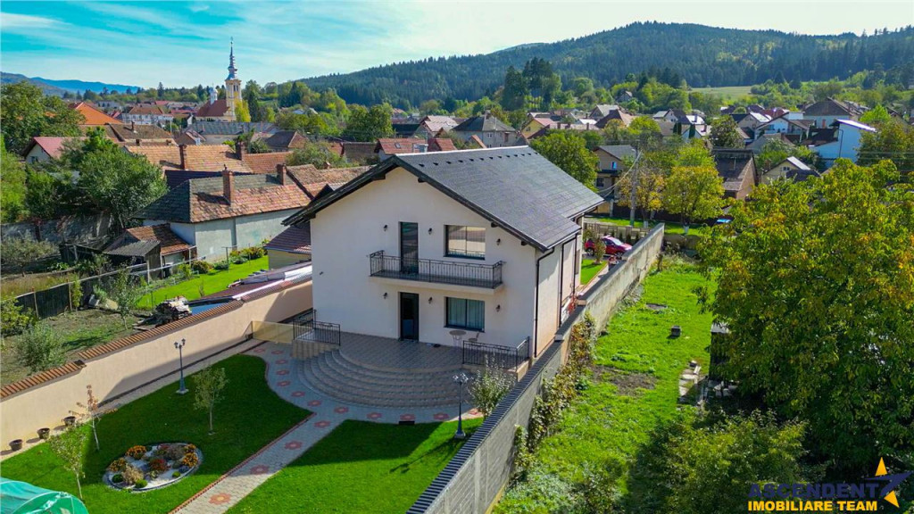 FILM! Pe 1.000 mp teren, vila eleganta, caracteristici notab