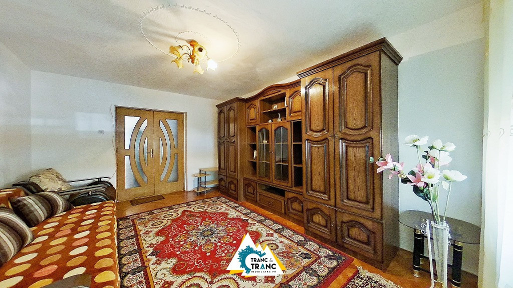 Apartament 3 camere de închiriat – Arad, cartier Confecții la parter