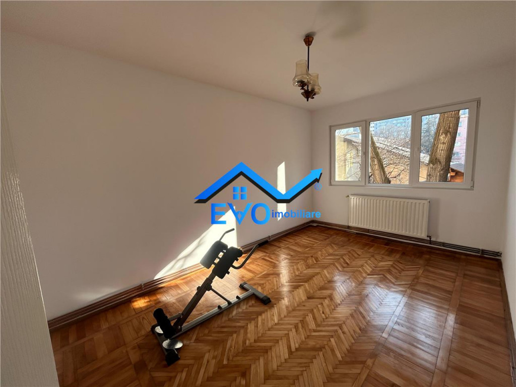 Apartament cu 4 camere, decomandat, 80 mp, zona Tatarasi