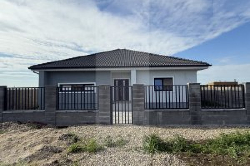 Casă de vânzare, cu 4 camere, 110 mp, zona Săcălaz