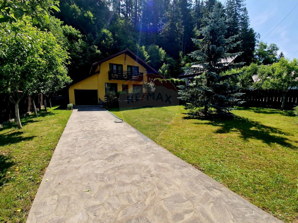 Casă modernă în mijlocul naturii