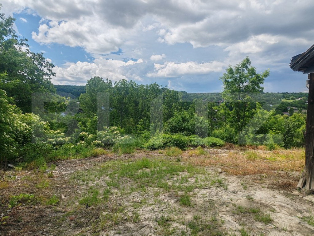 Teren de vanzare, 3800 mp, casă bătrânească demolabilă,
