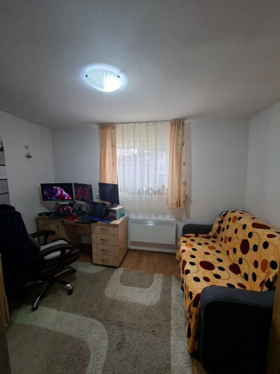 Casă–Hintesti, Arges, 5 km de Pitești, 2.000 mp teren, zonă liniștită