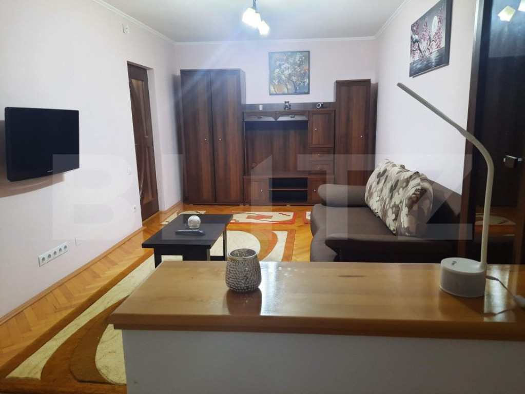 Apartament de inchiriat, cu 2 camere, 54 mp, zona Aleea Carp