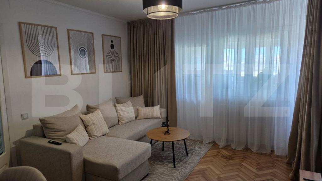Apartament de vanzare, cu 4 camere, 75 mp, zona Rovine