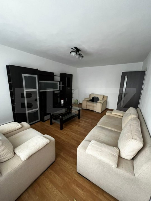 Apartament de vanzare, cu 3 camere, 74 mp + beci 15 mp, zona