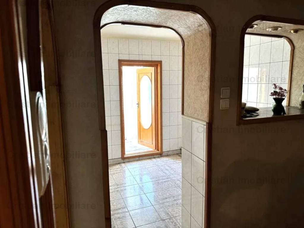 70mp etaj 2 decomandat 3 cam conf 1 Calarasi