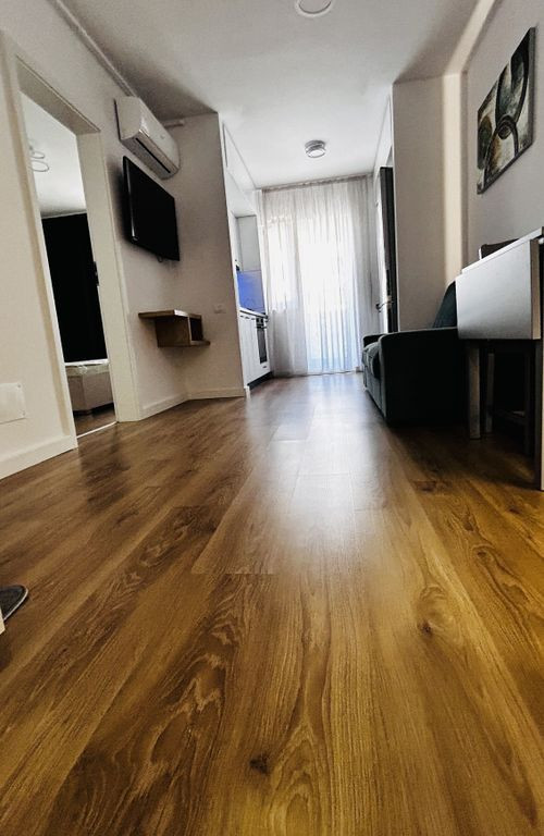 Prima inchiriere,Ap2cam ,vedere piscina, 3-4 minute metro...