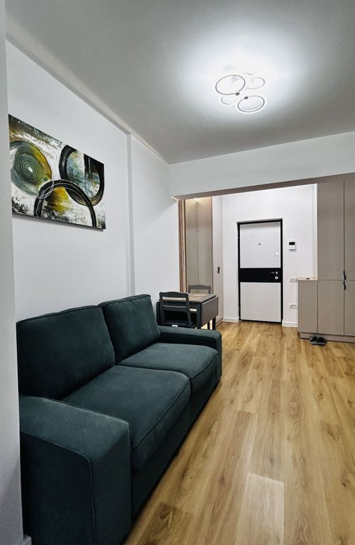 Prima inchiriere,Ap2cam ,vedere piscina, 3-4 minute metro...