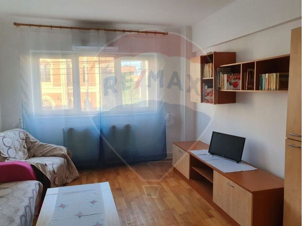 Apartament 2 camere, decomandat, Central – Inchiriere