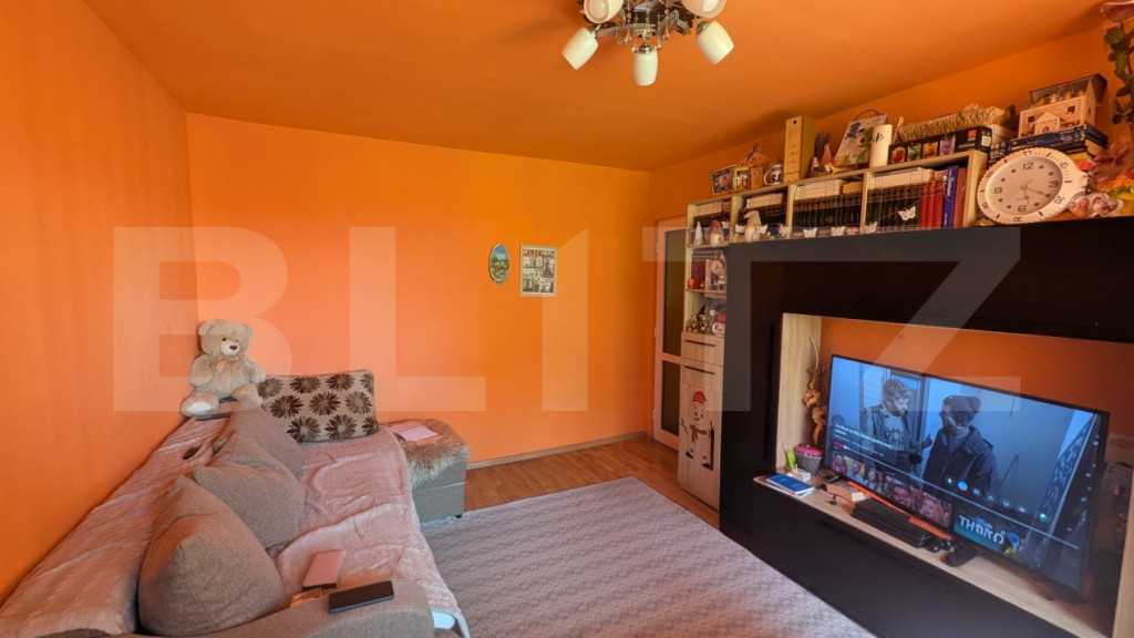 Apartament de vanzare, cu 2 camere, zona cetate, etaj interm