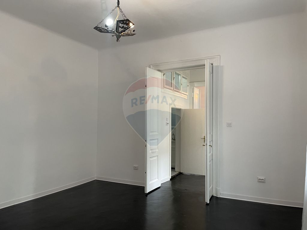 Casă 3 camere- Piata Victoriei, ideală pentru locuinț?...