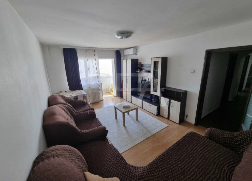 3 camere, decomandat, 8/10, zona Pacii-Aleea Barsanesti.