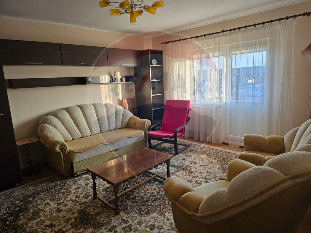 Apartament cu 3 camere de închiriat în zona 1 Mai