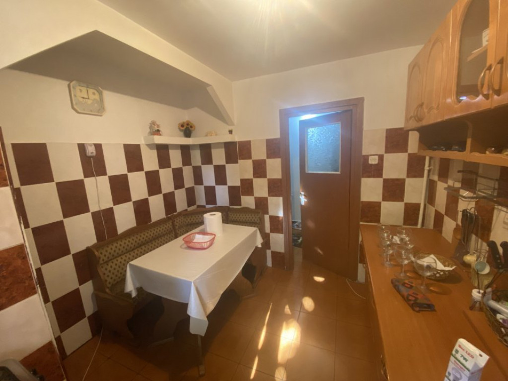 Apartament 2 camere ,52,80mp etaj 1/4 in Brazda langa liceu