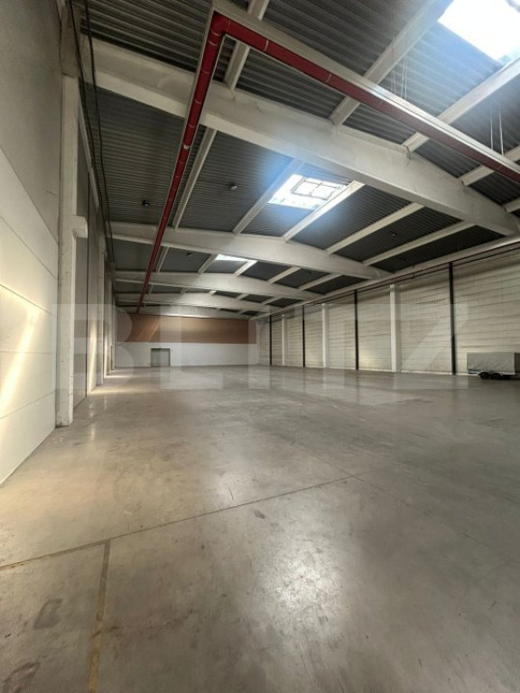 Hală industrială de vânzare – 3.045 mp construiți, fac