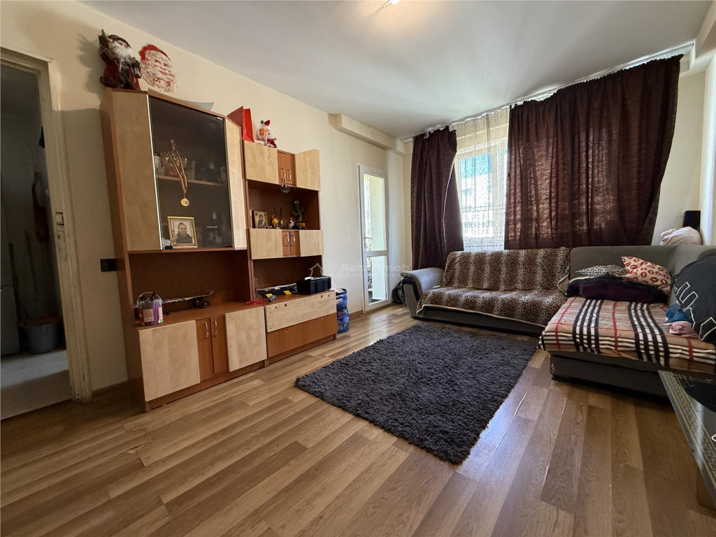 Titan- statuie Salajan,3 camere ,decomandat ,etaj 8.