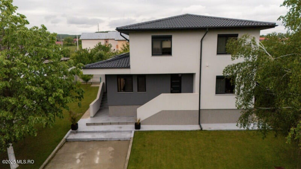 Bascov - Labusesti, Casa P+E, garaj, teren 809 mp!