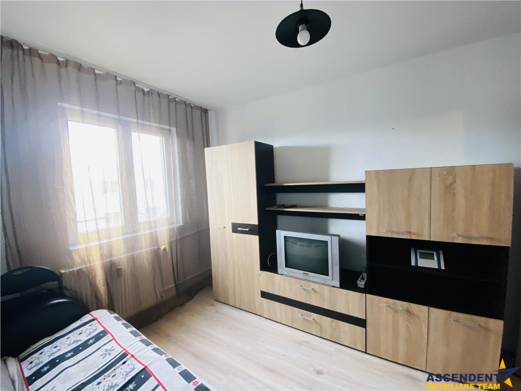 Apartament cu doua camere si loc de parcare, Tractorul, Bras