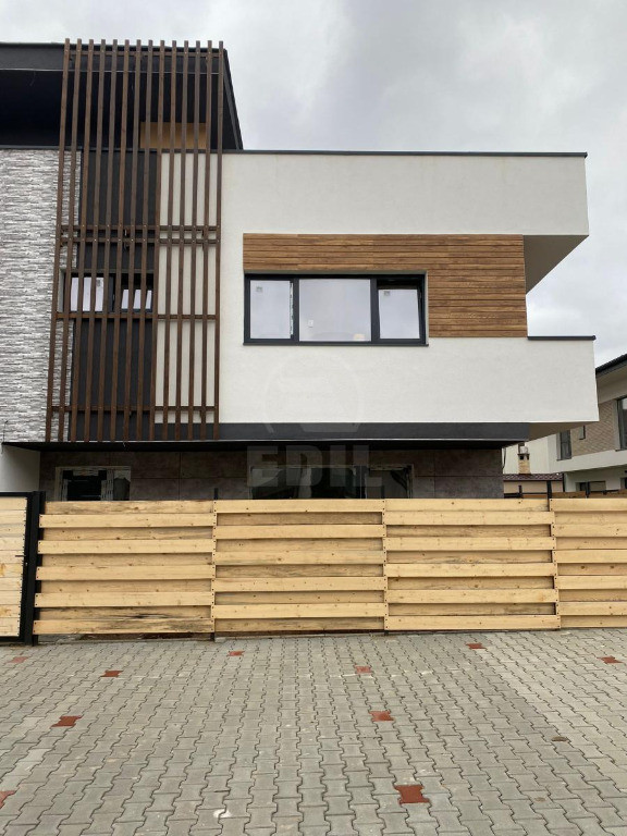 Casa cuplata,semifinisata,zona Parc Poligon, Floresti