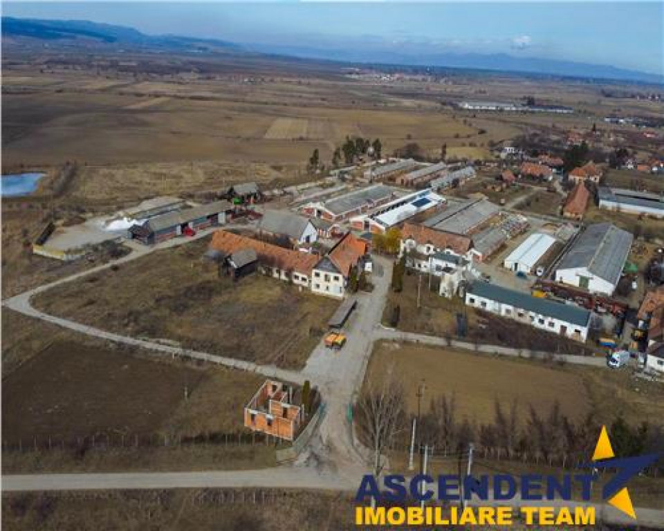 In areal linistit, acces facil, 120.000mp teren extravilan,